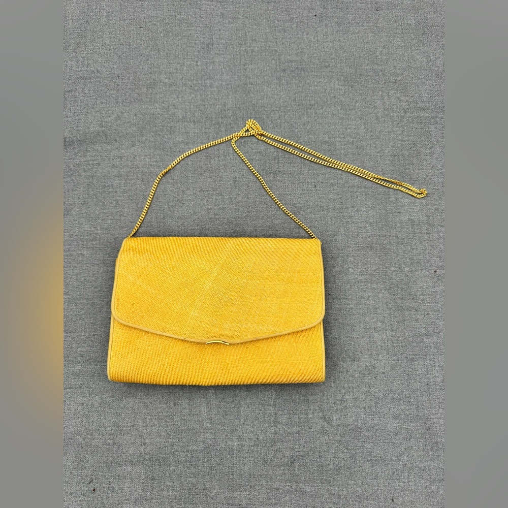 Auth Gucci Woven Canvas Gold Chain Shoulder Bag Great Conditions.